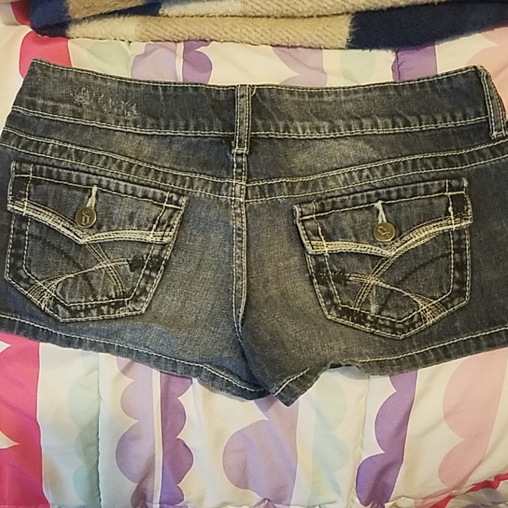 Decree shorts